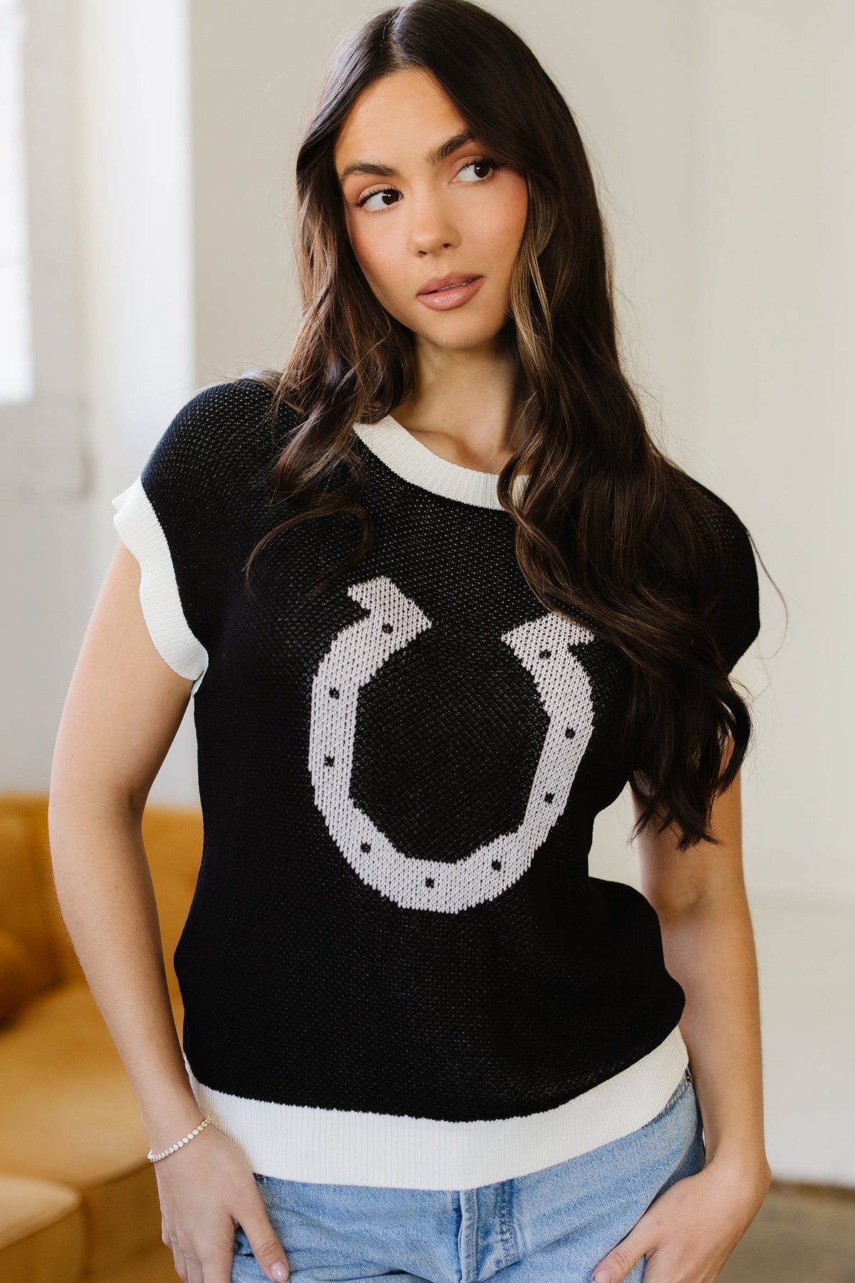 Western Horseshoe Contrast Trim Short Sleeve Sweater
