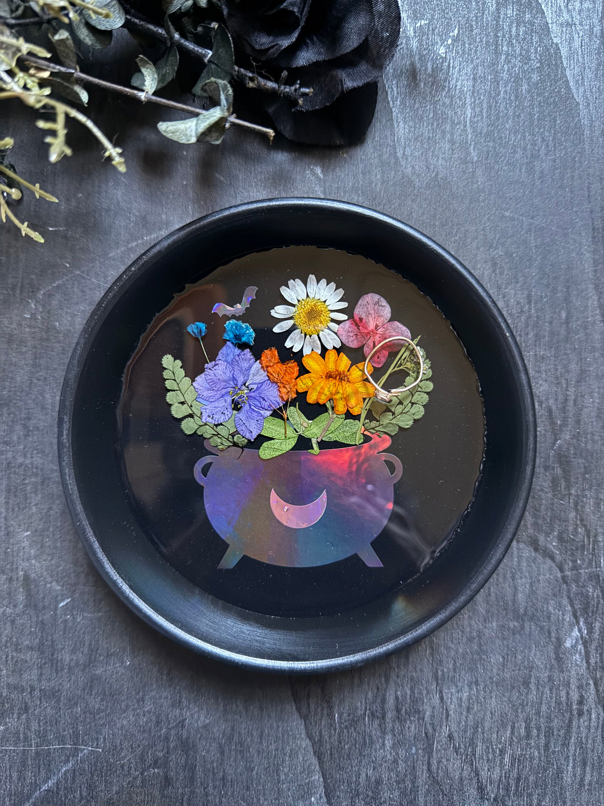 Cauldron bouquet tray