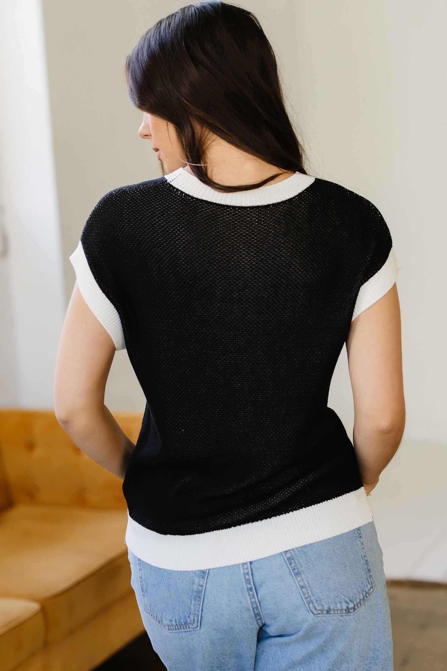 Western Horseshoe Contrast Trim Short Sleeve Sweater