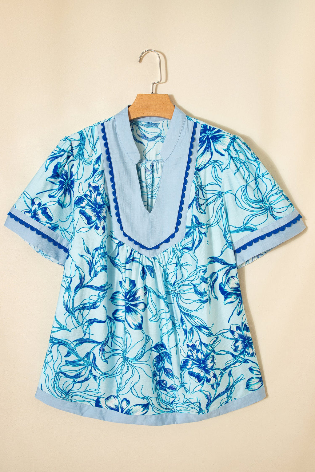 Plus Size Scallop Trim Floral Short Sleeve Blouse