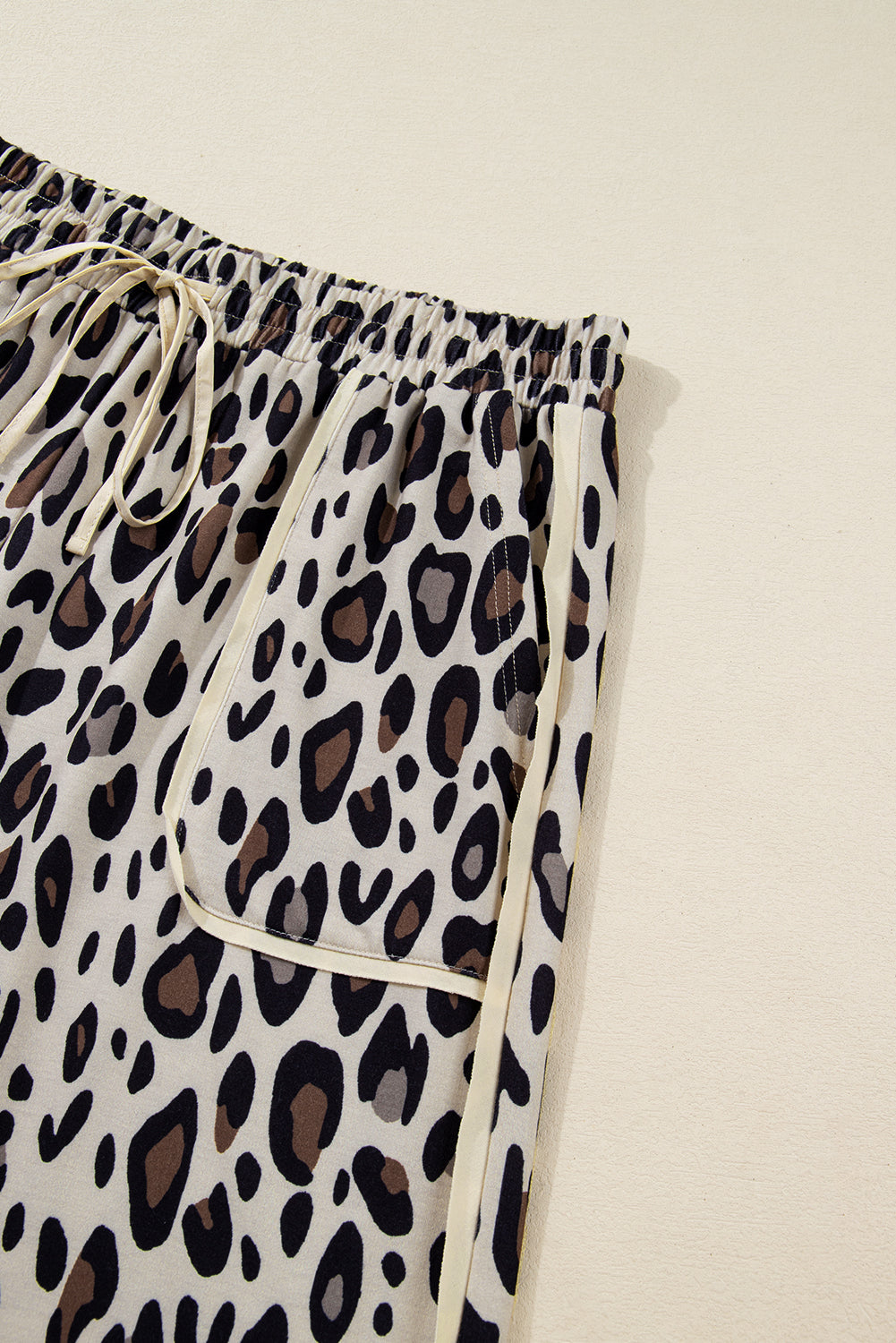 Plus Size Leopard Reverse Seam Patch Pocket Pants