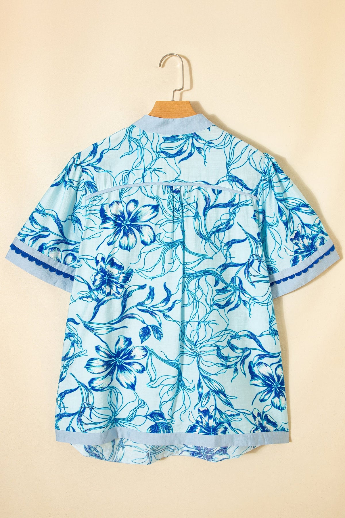 Plus Size Scallop Trim Floral Short Sleeve Blouse