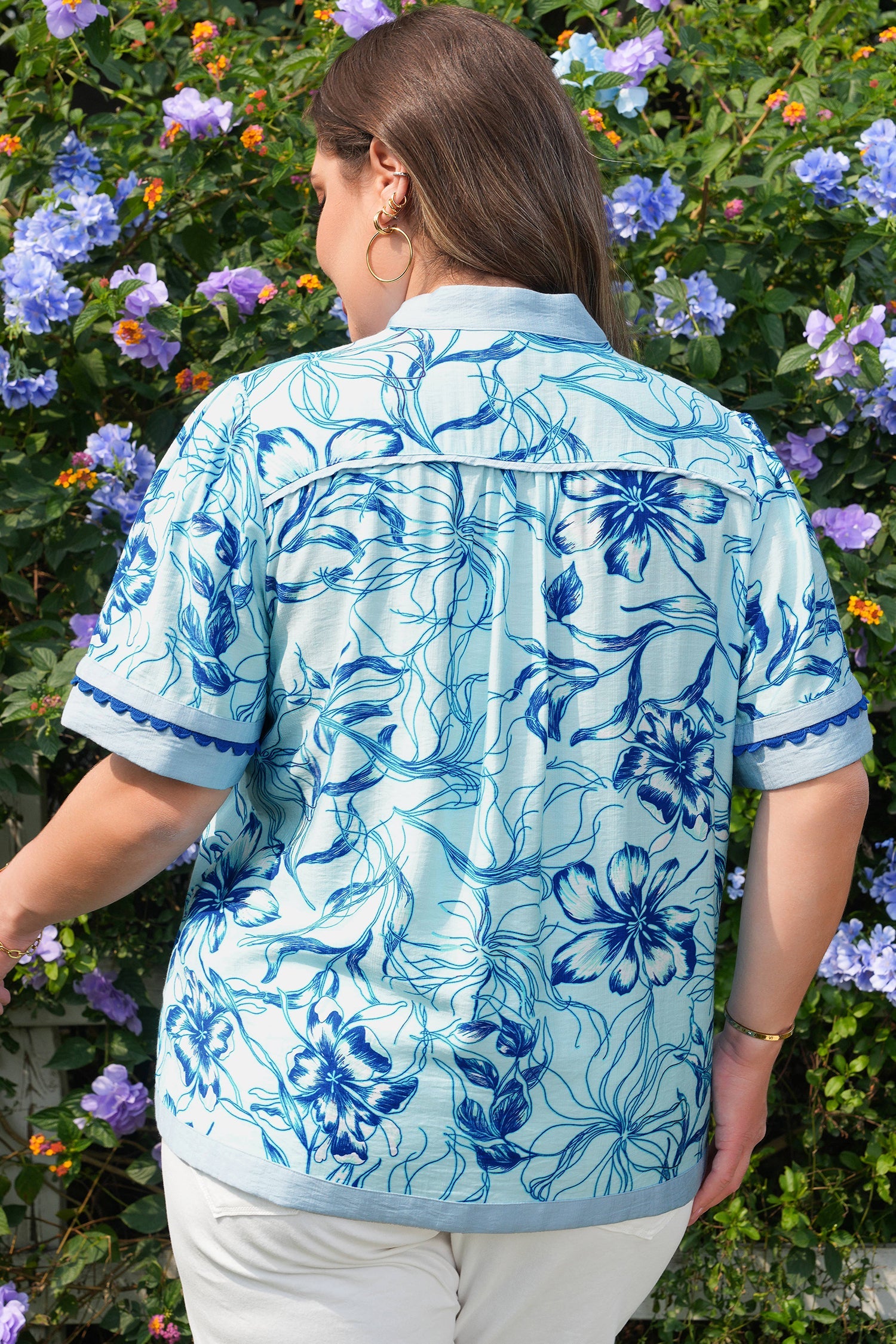 Plus Size Scallop Trim Floral Short Sleeve Blouse