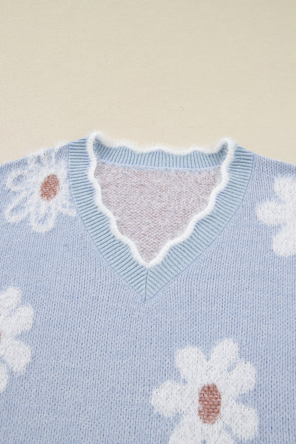 Plus Size Floral Scallop V-Neck Sweater