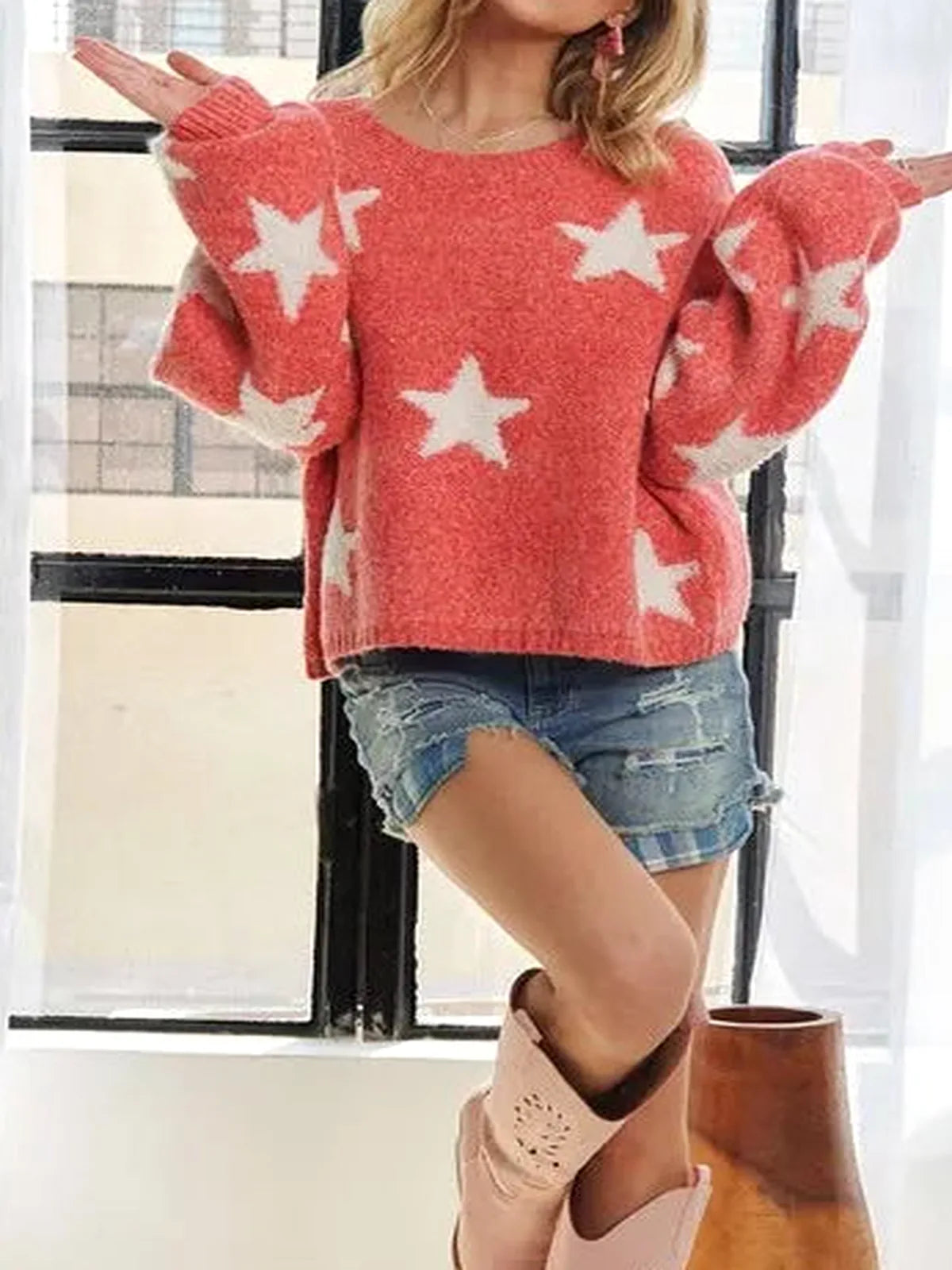 Star-Patterned Round Neck Sweater: Stylish & Comfortable