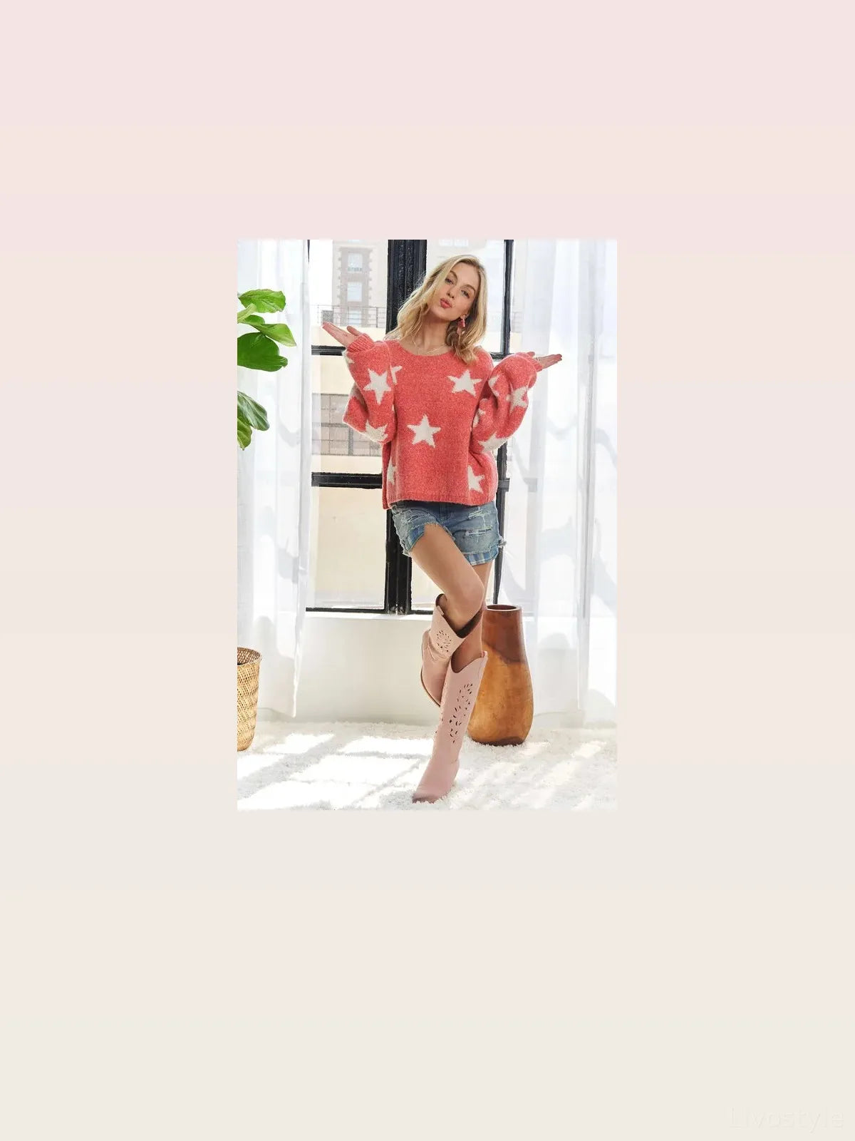 Star-Patterned Round Neck Sweater: Stylish & Comfortable