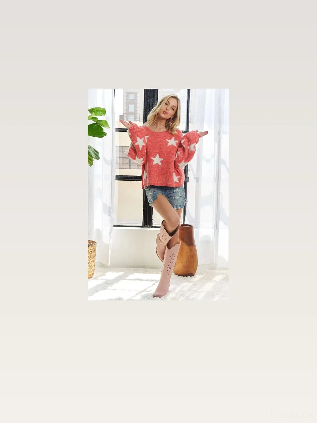 Star-Patterned Round Neck Sweater: Stylish & Comfortable