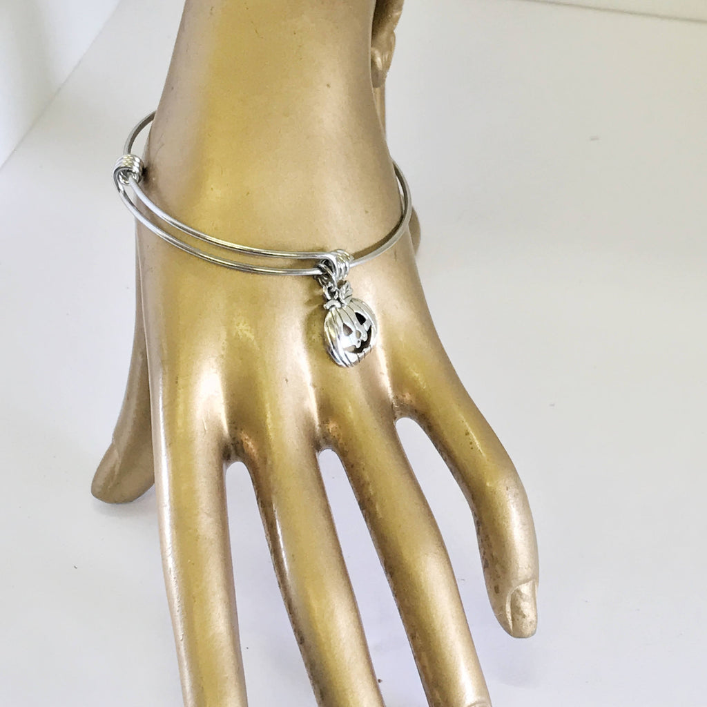 Jack O Lantern Jewelry, Jack-O-Lantern Stacking Bangle, Pumpkin Bracelet, Halloween Jewelry, Spider Gifts, Halloween Party Gifts